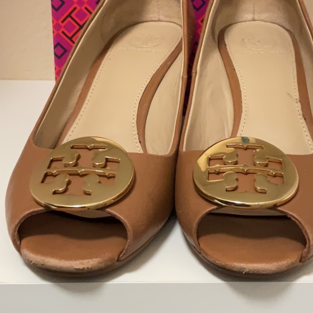 Tory Burch Kara 65 MM wedge size 8 Royal Tan with Peek a boo toe w/ box & bag - Picture 2 of 7